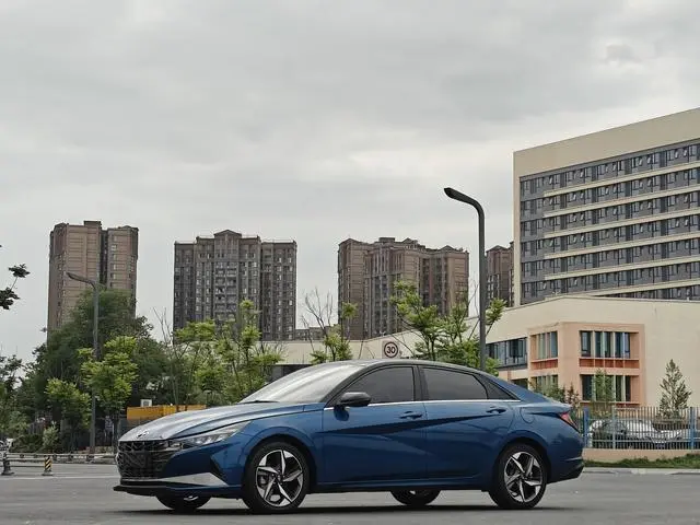 Hyundai Elantra 240TGDi DCT LUX Premium Edition