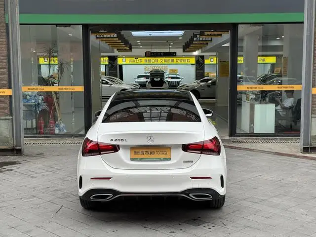 Mercedes-Benz Mercedes-Benz A-class Facelift A 200 L sports sedan dynamic version