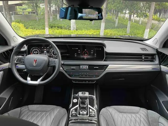 Hongqi Hongqi HS5 2.0T Zhilian flag collar four-wheel drive version