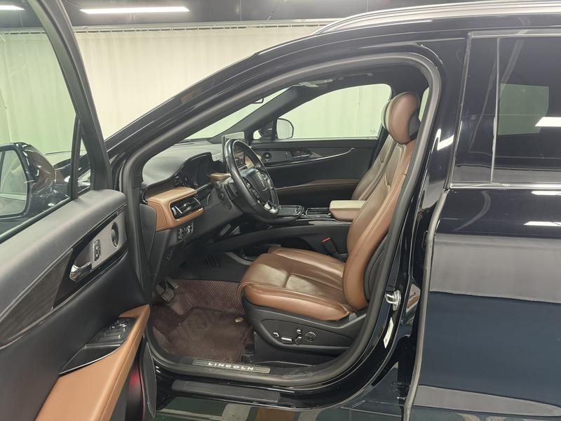 Lincoln Voyager 2021