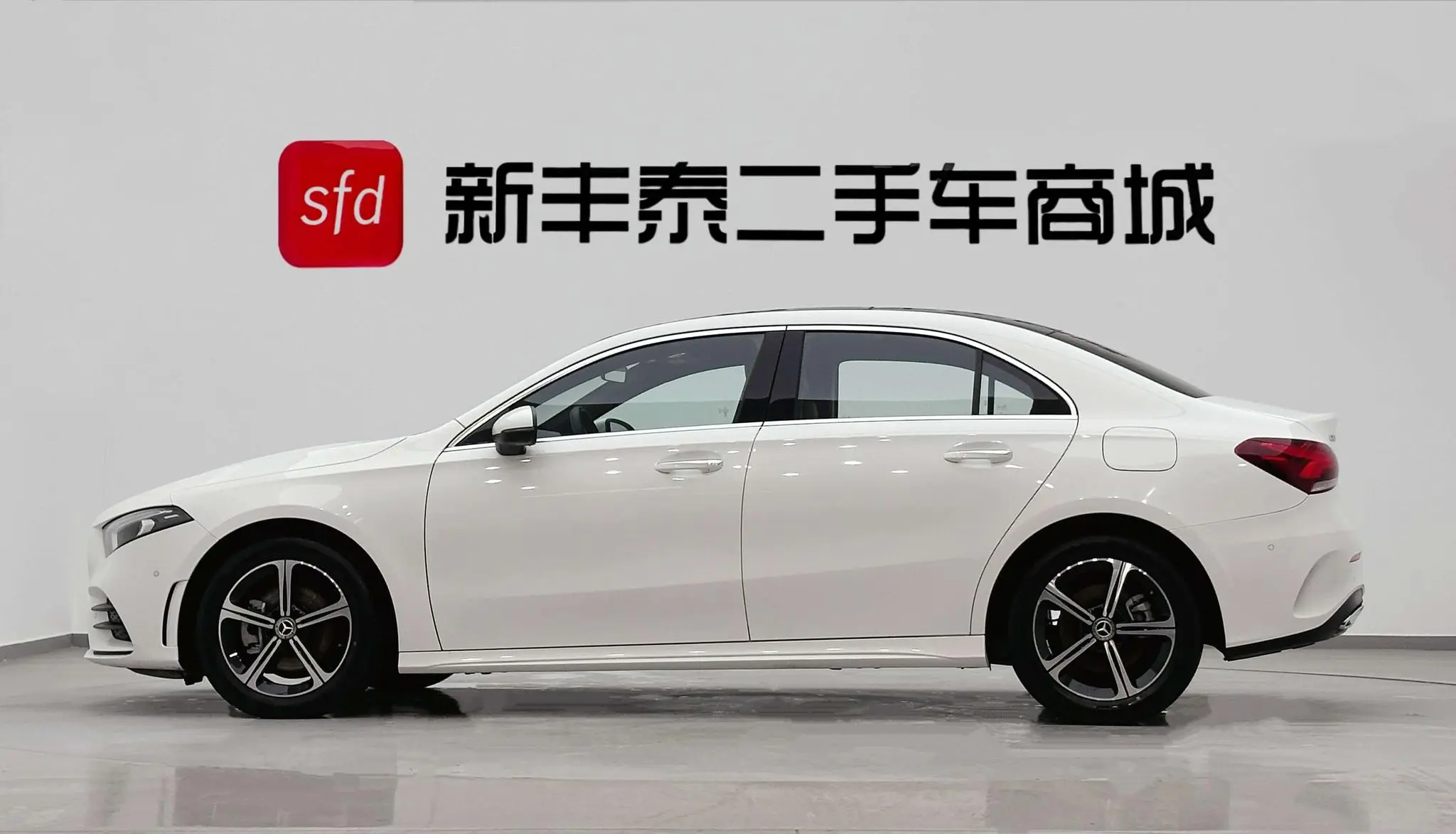 Mercedes-Benz Mercedes-Benz A-class Second facelift A 200 L sports sedan fashion version