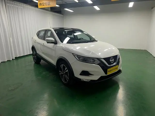 Nissan Qashqai 2.0L CVT Deluxe Edition