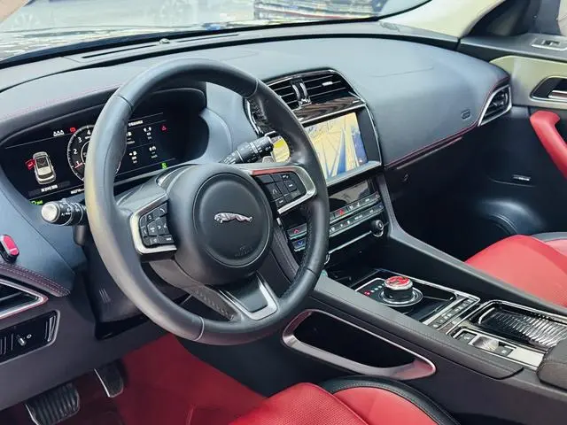 Jaguar Jaguar F-PACE 2.0T four-wheel drive race flag version