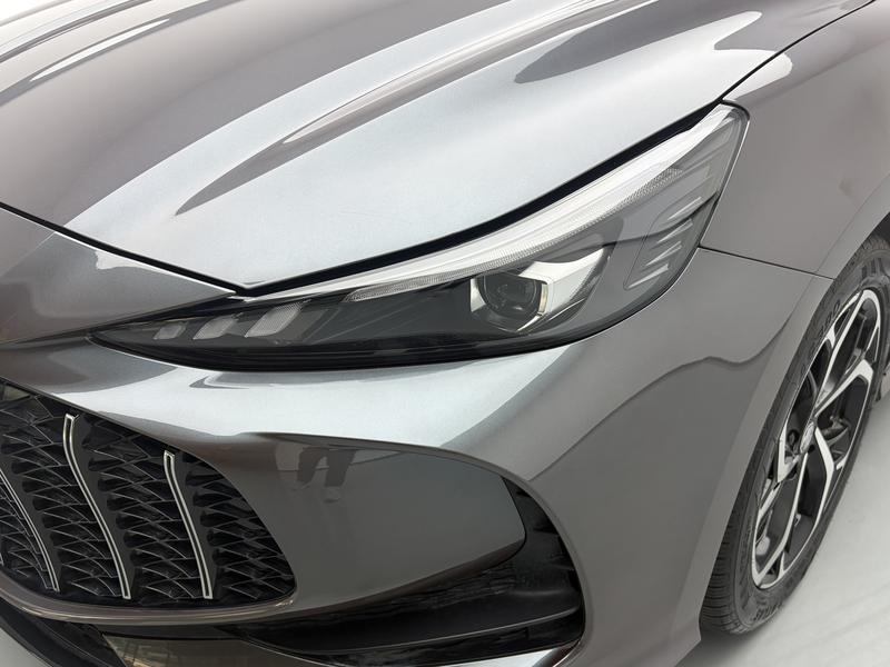 MG MG5 2025