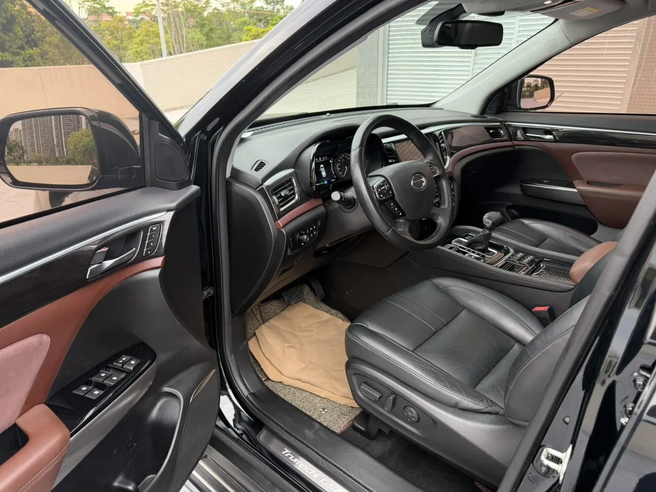 GAC Trumpchi GS8 320T two-wheel drive premium edition 7 seats