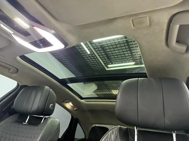 Hongqi Hongqi H9 3.0T Zhilian flag collar four-seater version
