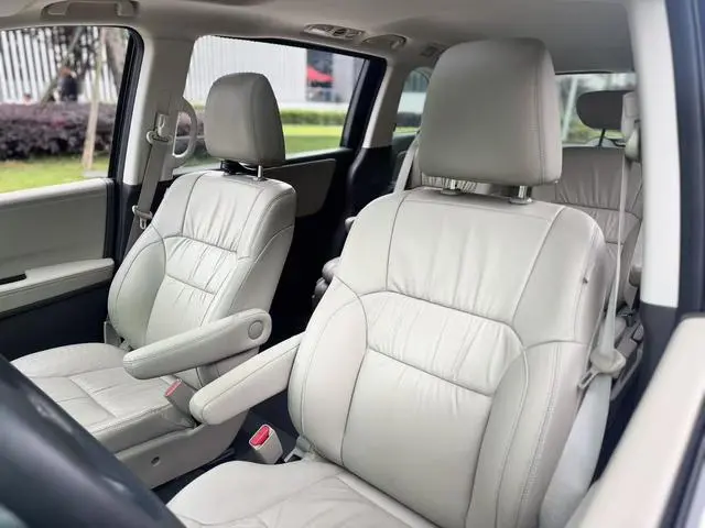 Honda Odyssey 2.4L Deluxe Edition