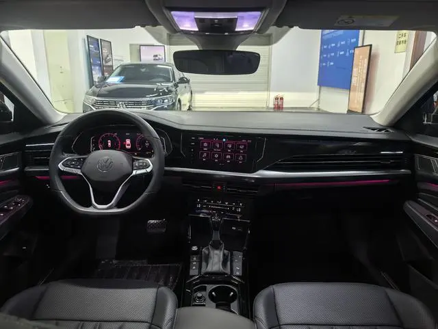 Volkswagen Passat Outstanding 380TSI Longyao Edition