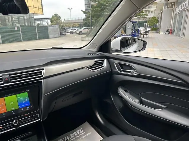 Roewe Roewe i5 1.5L automatic 4G Interconnection Linghao Version
