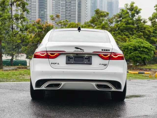 Jaguar Jaguar XFL 2.0T P300 four-wheel drive flagship sports gilt edition