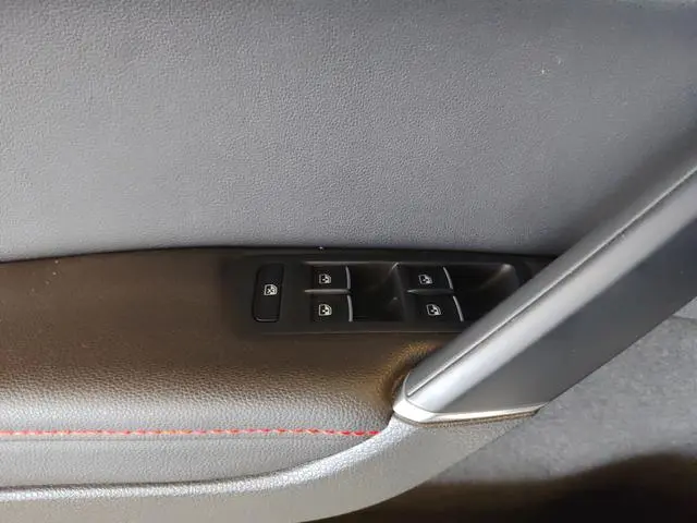Volkswagen Golf GTI 2.0TSI GTI
