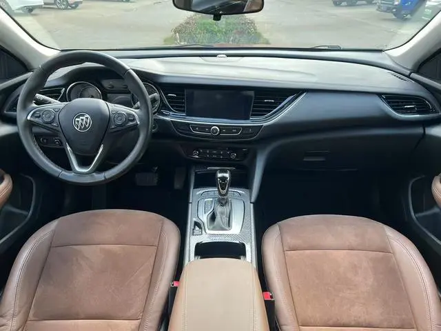 Buick Regal 20T Elite Country VI