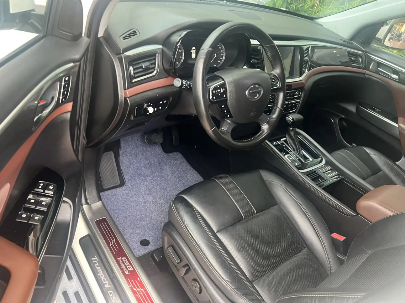GAC Trumpchi GS8 320T two-wheel drive luxury Zhilian Edition 7 seats