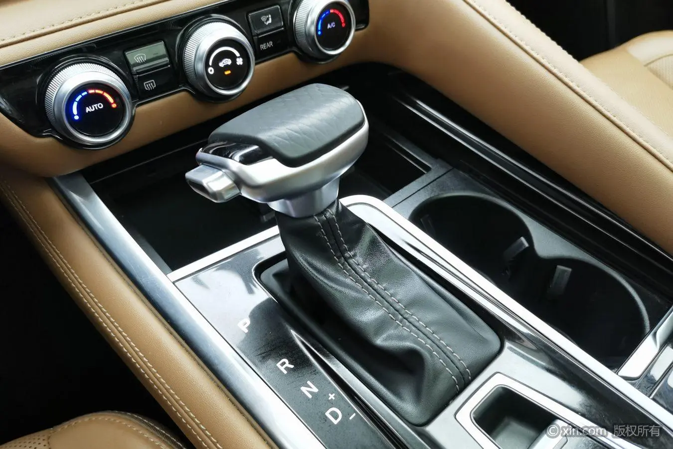 Changan Changan CS95 2.0T two-wheel drive luxury