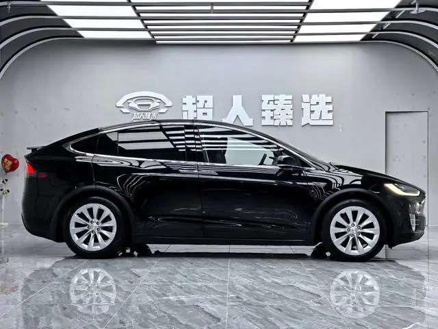 Tesla Model X 90D