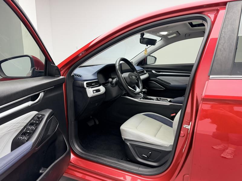 Geely Emgrand 2022