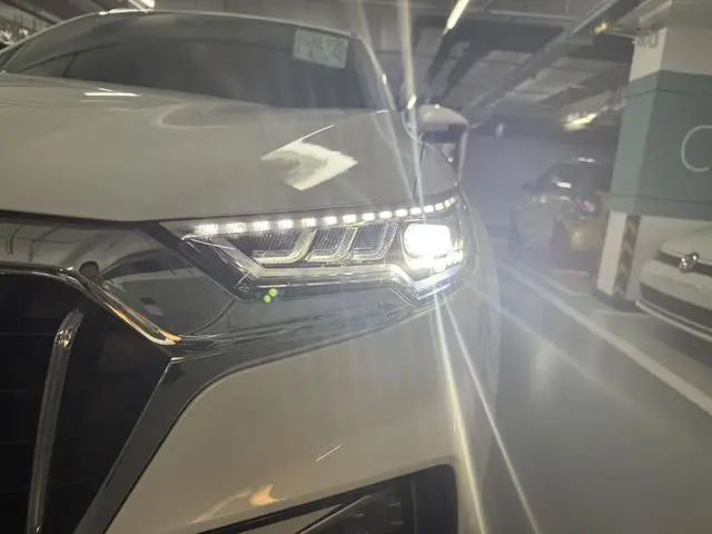 Hongqi Hongqi HS5 2.0T Zhilian Qixiang four-wheel drive version
