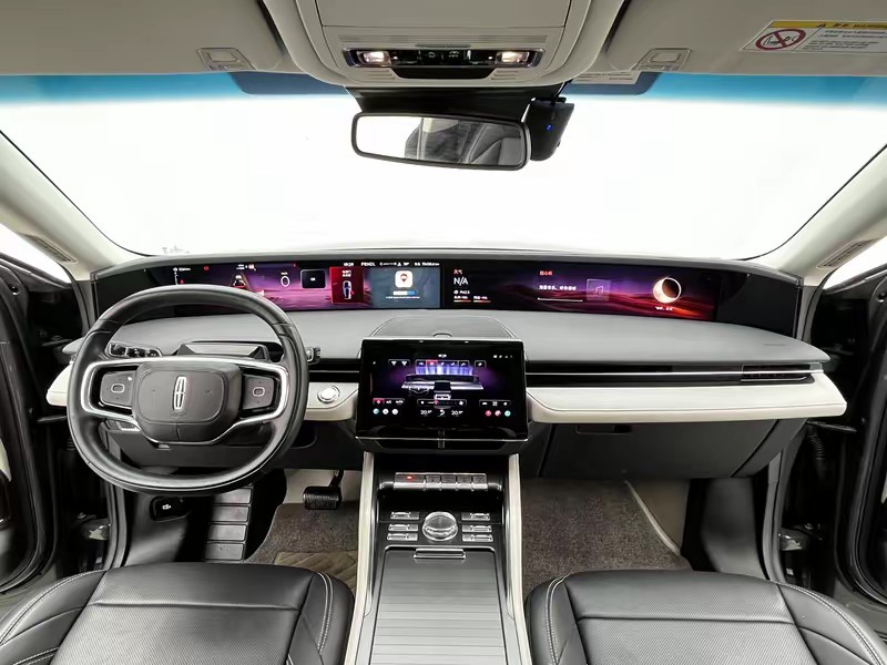 Lincoln Voyager 2023