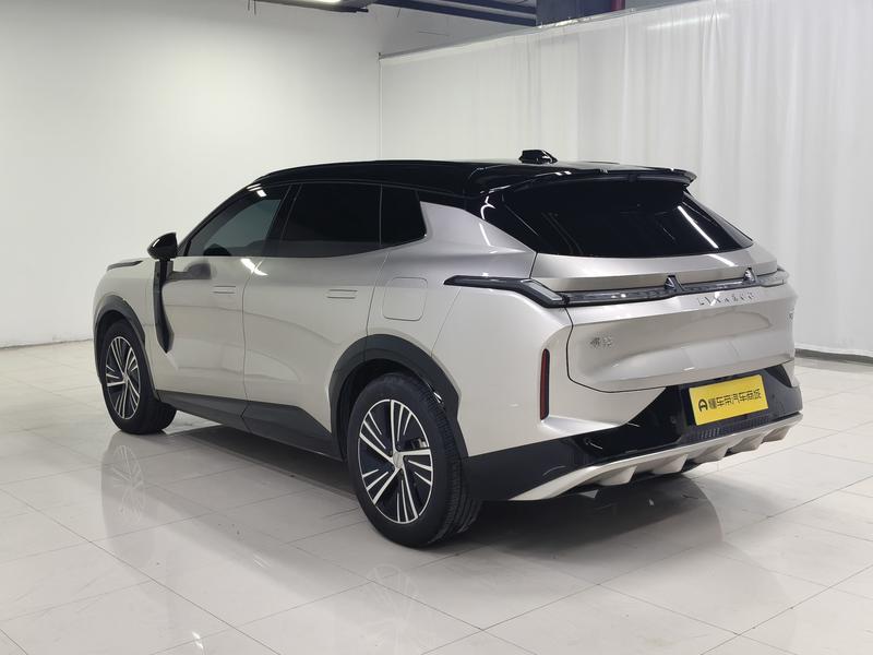 Lynk & Co Lynk&Co 08 EM-P 2023