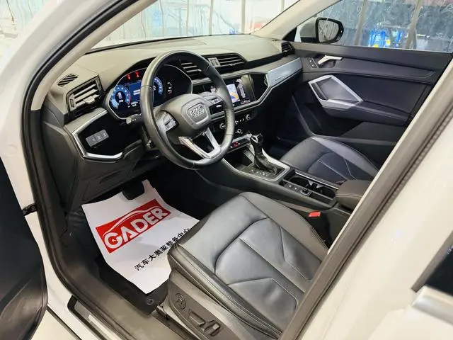 Audi Audi Q3 35 TFSI aggressive and elegant type
