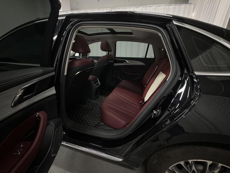 Hongqi Red Flag H5 2025