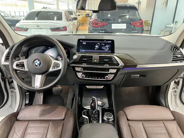 BMW BMW X3 xDrive30i leading M sports suit