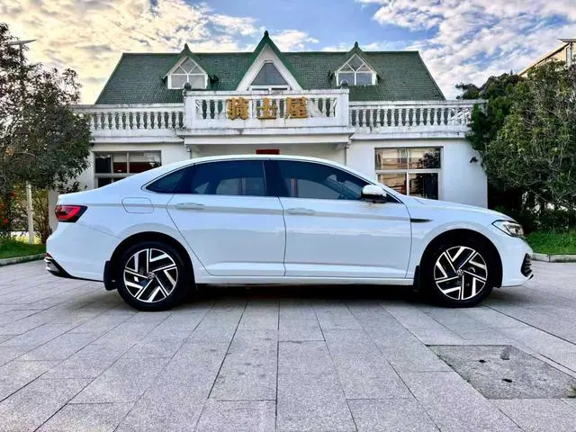 Volkswagen Sagitar 300TSI DSG Beyond Edition
