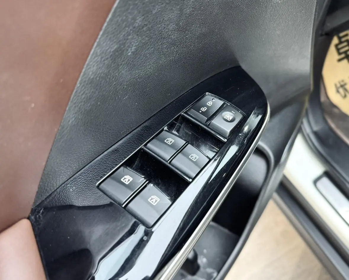 GAC Trumpchi GS8 320T two-wheel drive luxury Zhilian Edition 7 seats