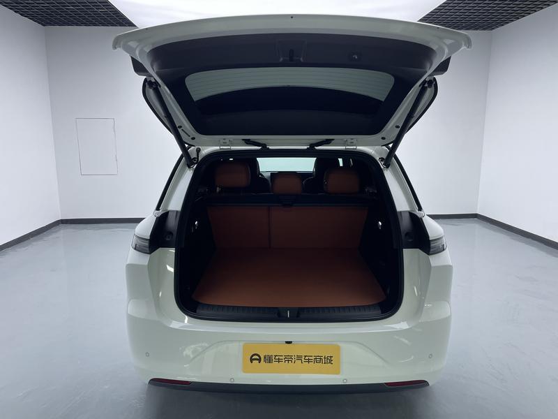 Li Auto Ideal L6 2025