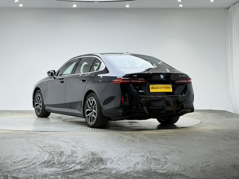 BMW BMW i5 2025