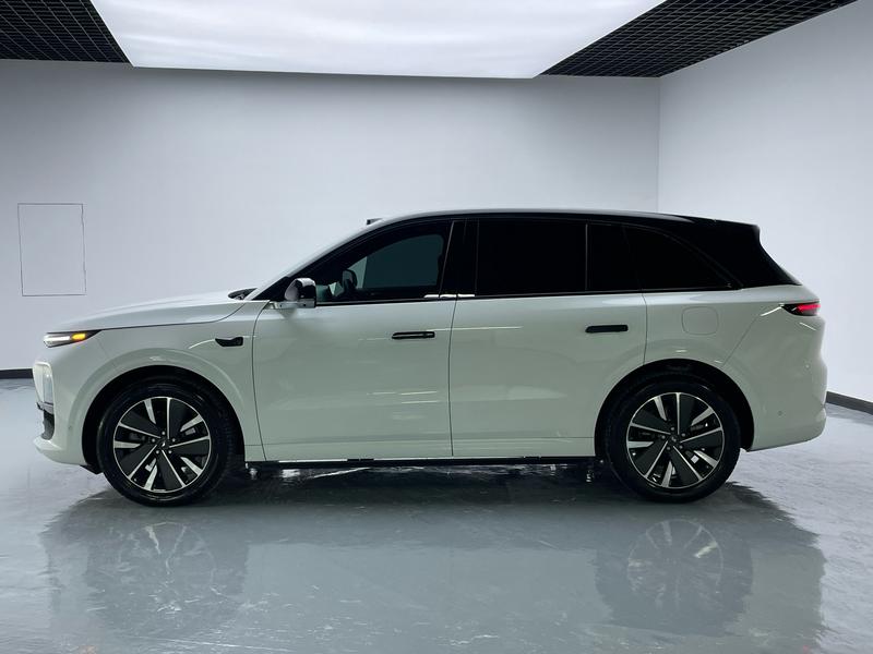 Li Auto Ideal L6 2025