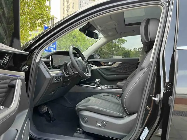 Hongqi Hongqi HS5 2.0T Zhilian flag collar four-wheel drive version
