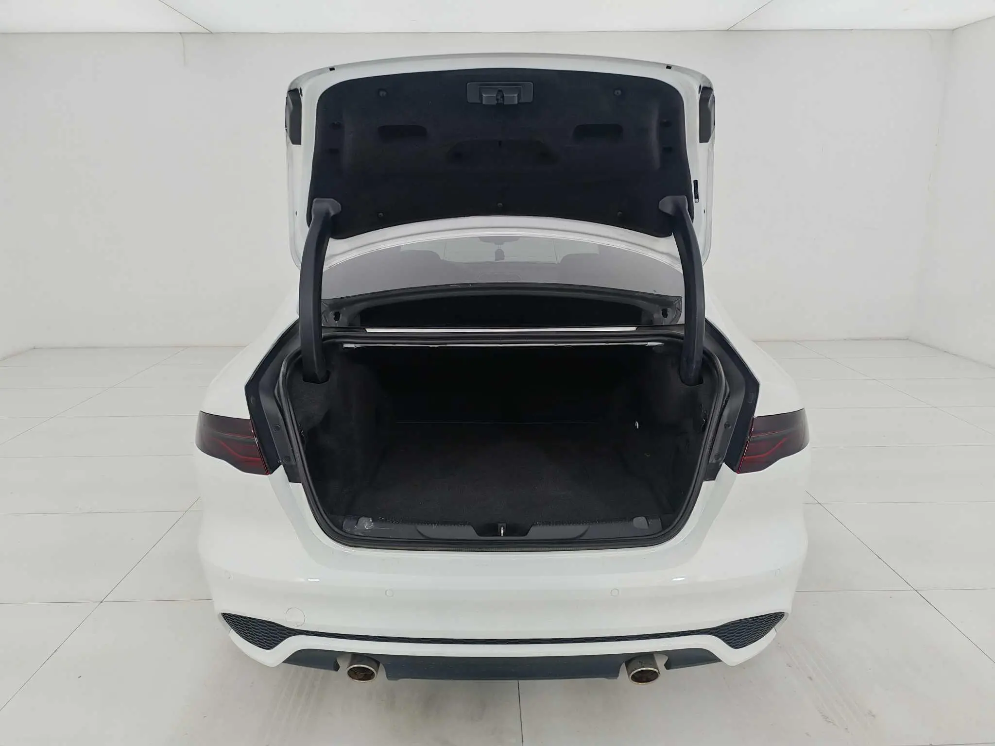 Jaguar Jaguar XEL 2.0T 200PS R-DYNAMIC S Enterprising Sports Edition