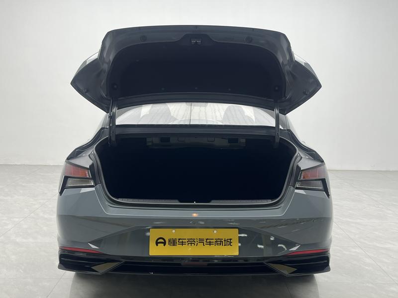 Hyundai Elantra 2022
