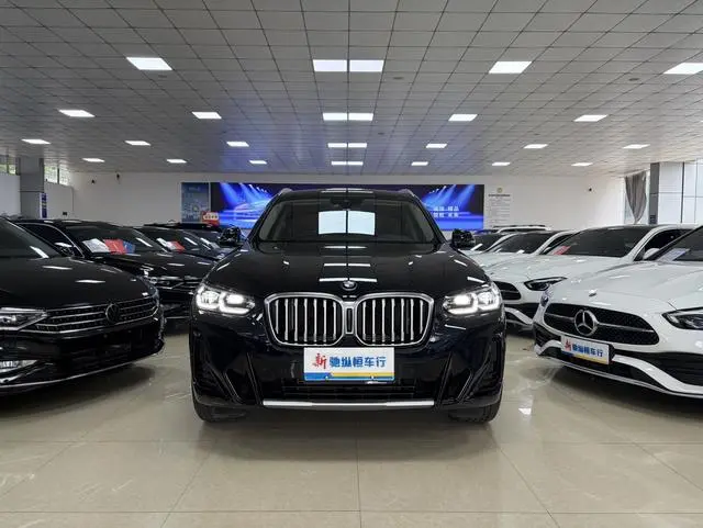 BMW BMW X3 Facelift xDrive25i M sports suit