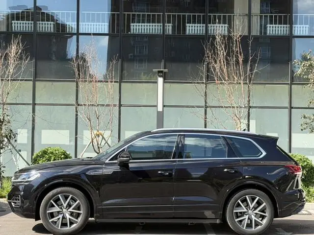 Volkswagen Touareg 3.0 TSI Sharp Front Version Country V