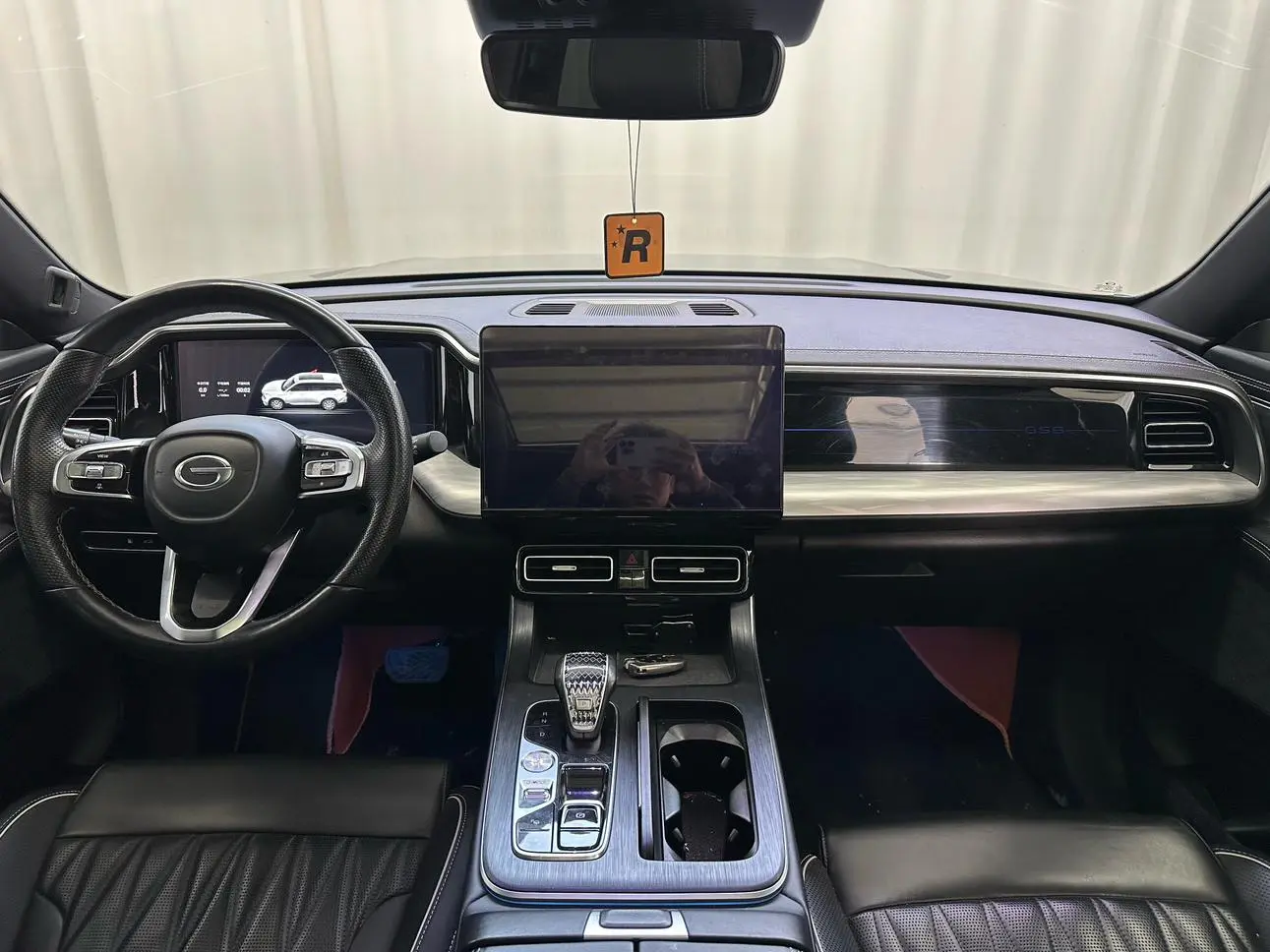 GAC Trumpchi GS8 Pilot Series 2.0 TGDI two-wheel drive Premium Edition 7-seater
