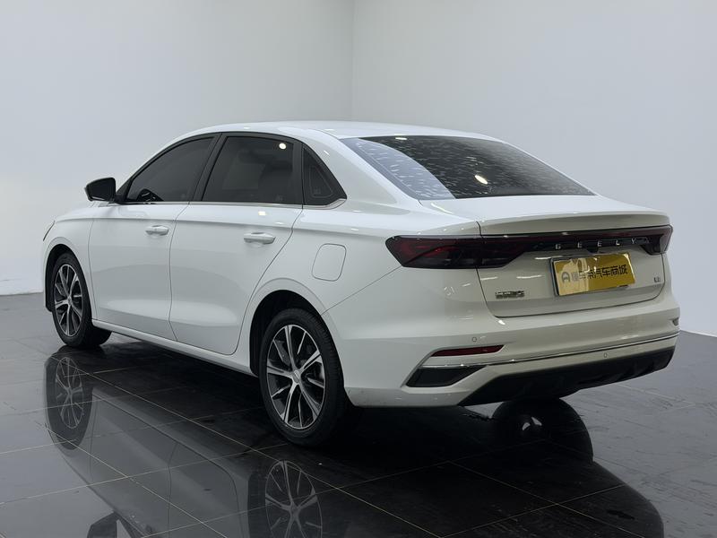 Geely Emgrand 2022