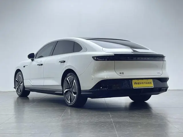 VOYAH Lantu Chasing Light EV 580km standard battery life version