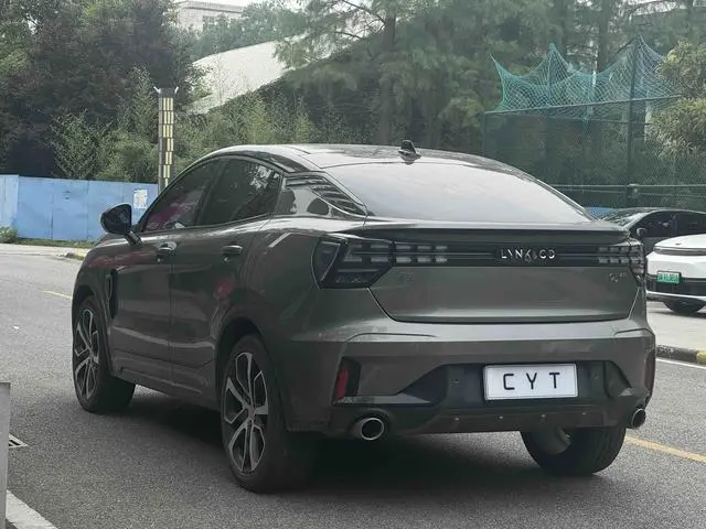 LYNK & CO Lynk 05 2.0TD four-wheel drive Halo