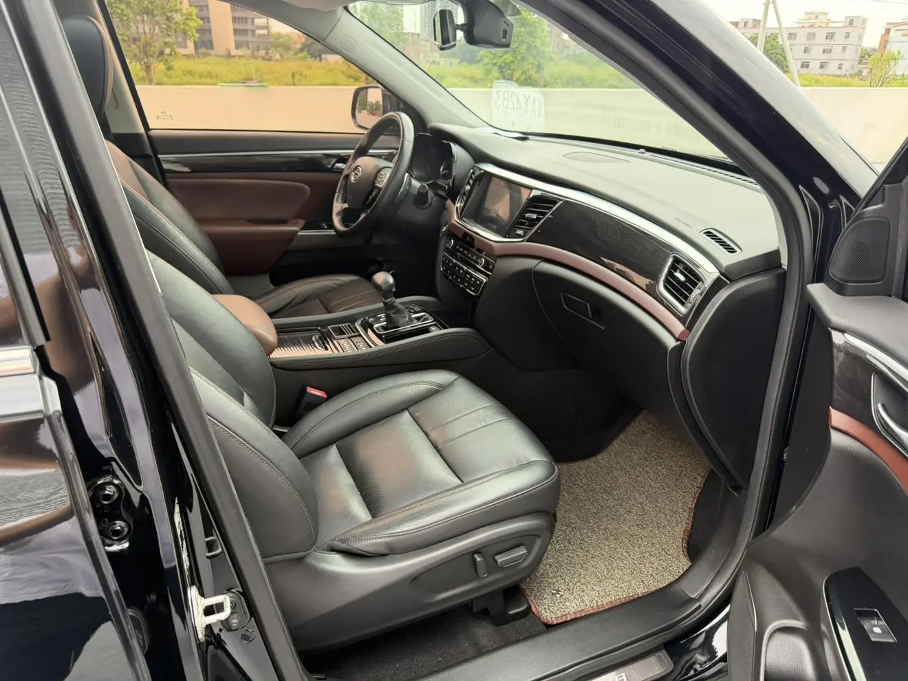 GAC Trumpchi GS8 320T two-wheel drive premium edition 7 seats