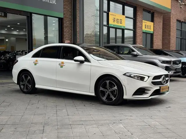 Mercedes-Benz Mercedes-Benz A-class Facelift A 200 L sports sedan dynamic version