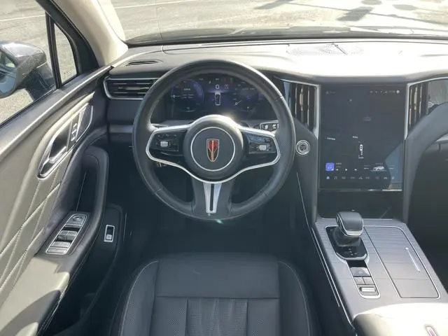 Hongqi Hongqi HS7 PHEV 2.0T four-wheel drive Qichang version 6 seats