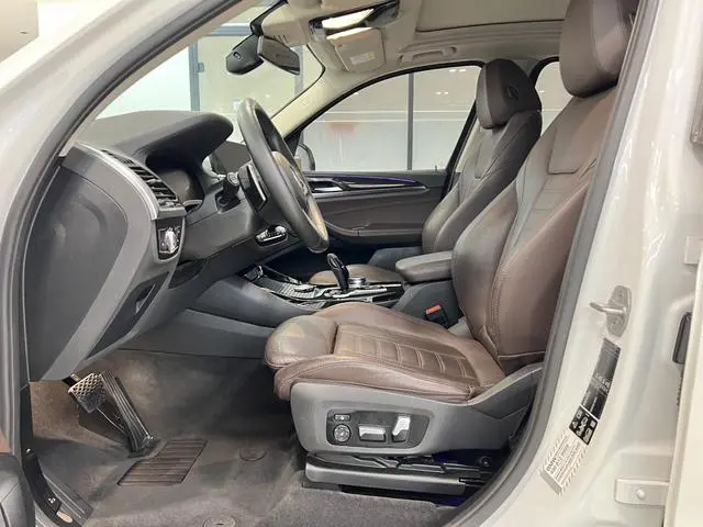 BMW BMW X3 xDrive30i leading M sports suit