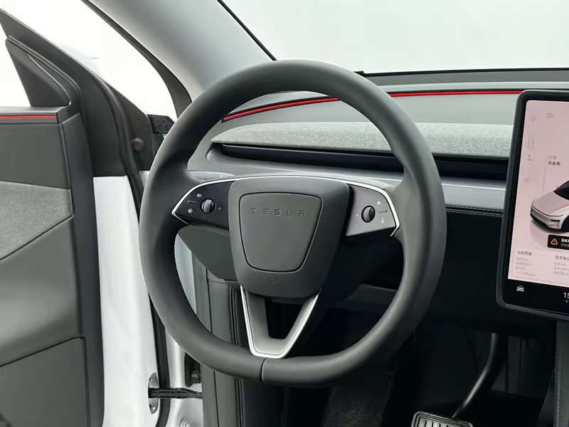 Tesla Model Y 2025