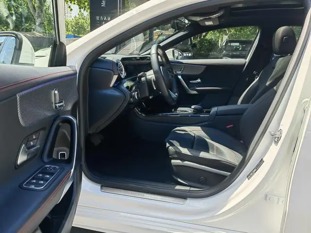 Mercedes-Benz Mercedes-Benz A-class A 200 L sports sedan fashion Version