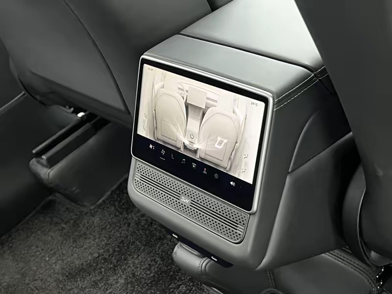 Tesla Model Y 2025
