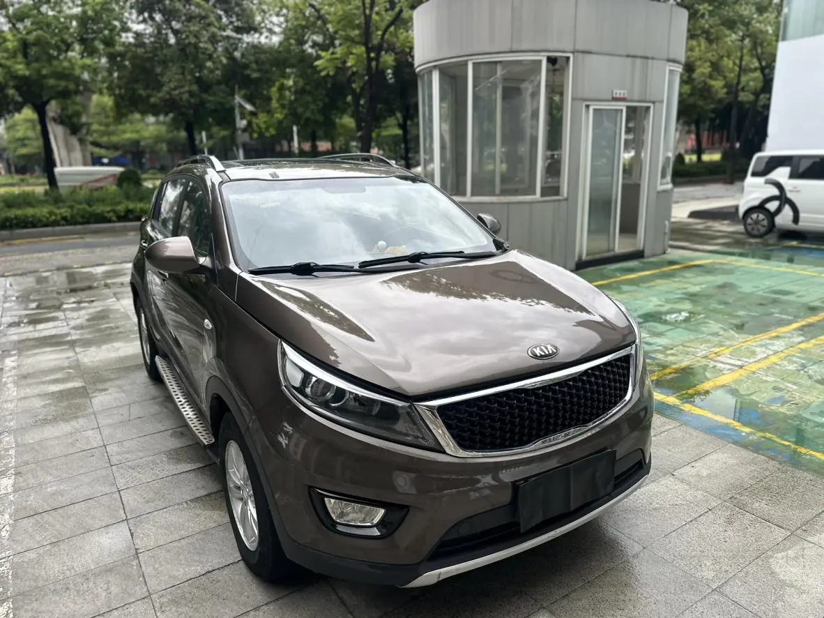Kia Smart running 2.0L automatic two-wheel drive version Premium