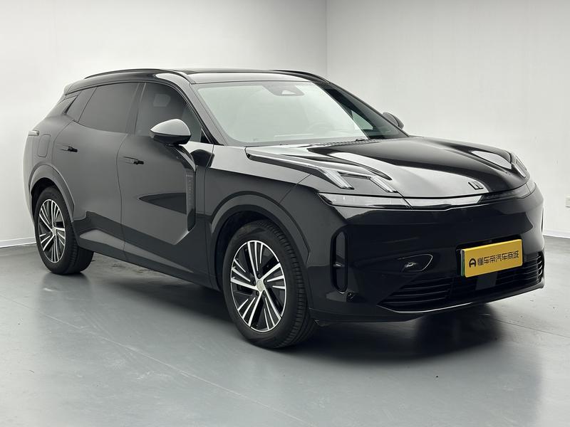 Lynk & Co Lynk&Co 08 EM-P 2025