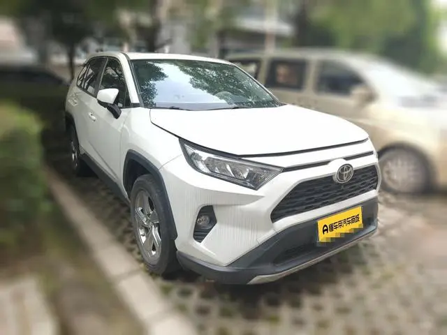 TOYOTA RAV4 Rongfang 2.0L CVT two-wheel drive fashion version